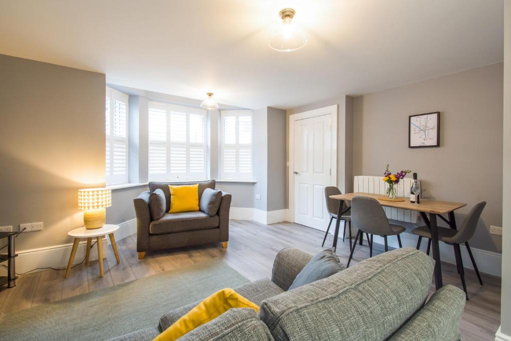 ONE MOORGATE VIEW room 1